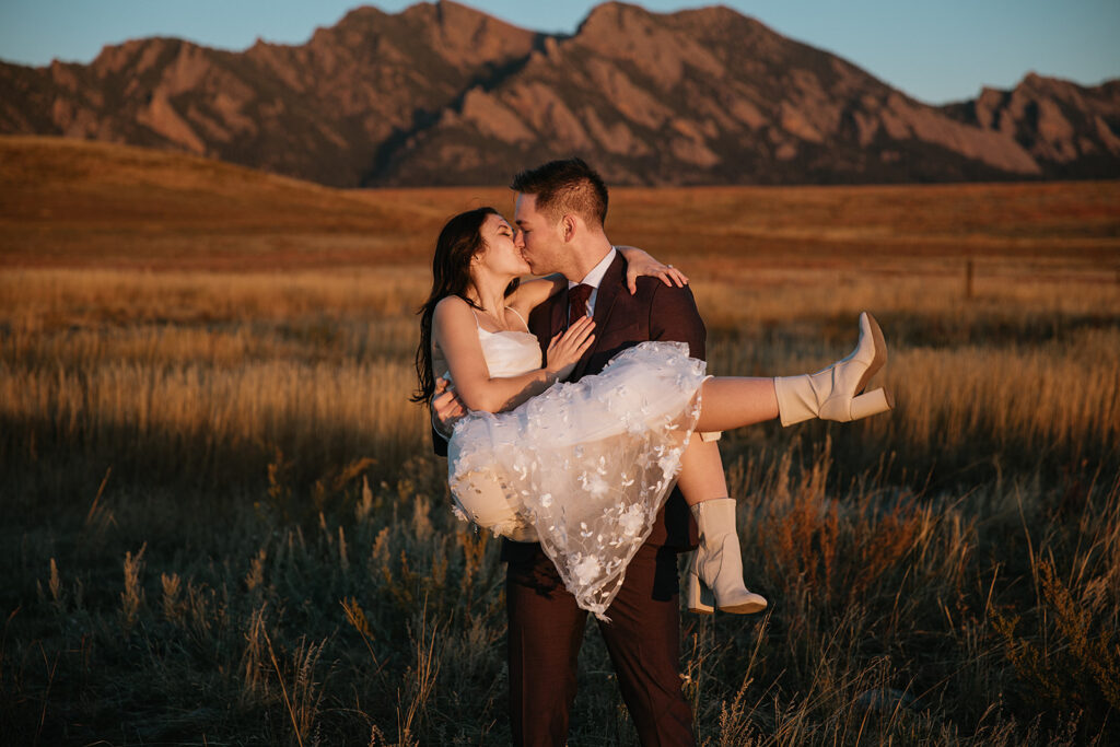 cute picture of the newlyweds kissing