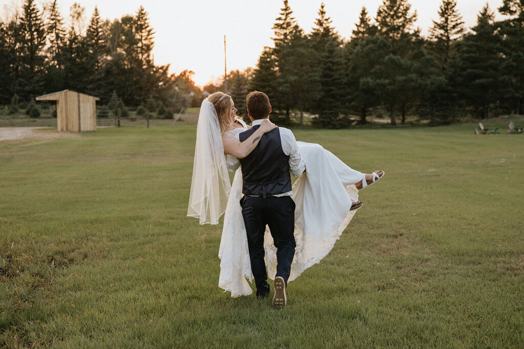 Planning a North Dakota Wedding? Here’s What to Know About Every Season