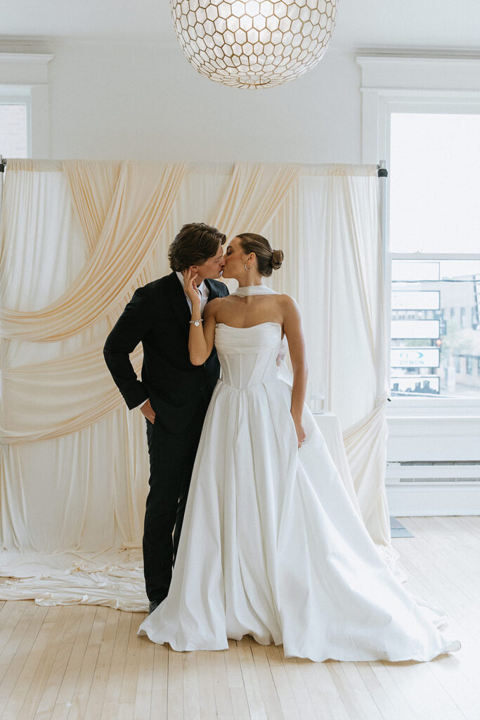 Picture of the newly married couple kissing