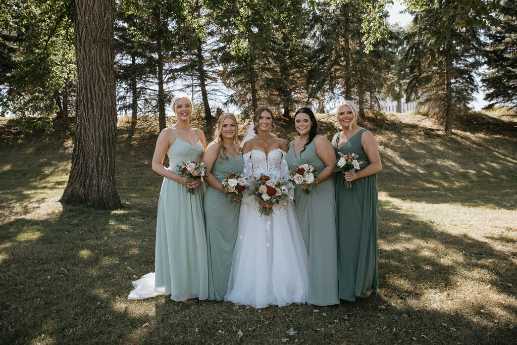 cute picture of the bride and her bridesmaids