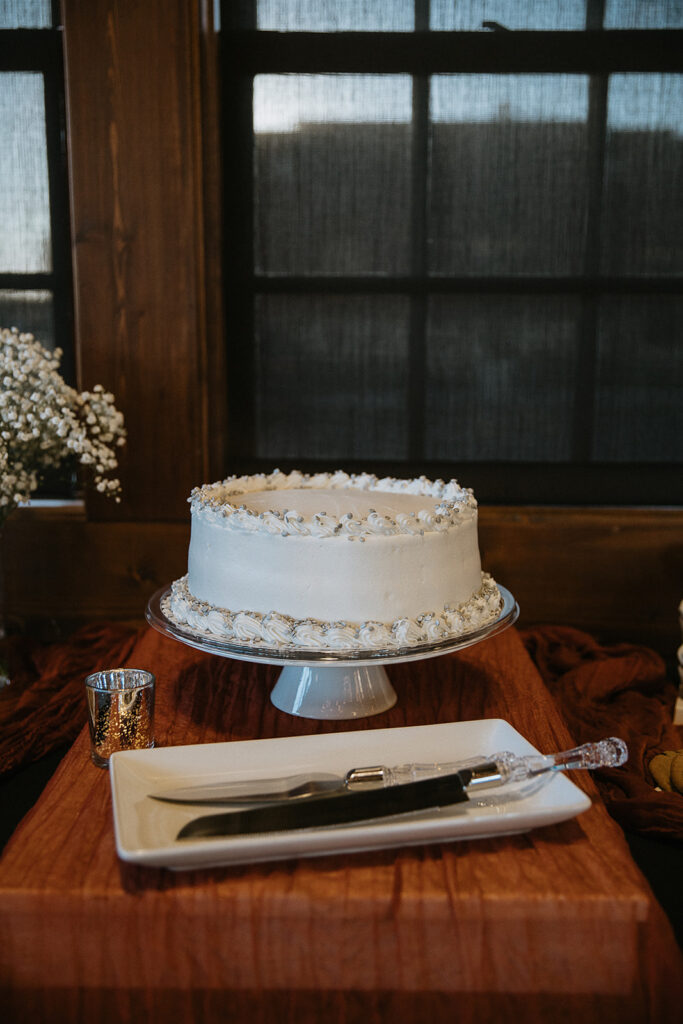 cute picture of the wedding cake