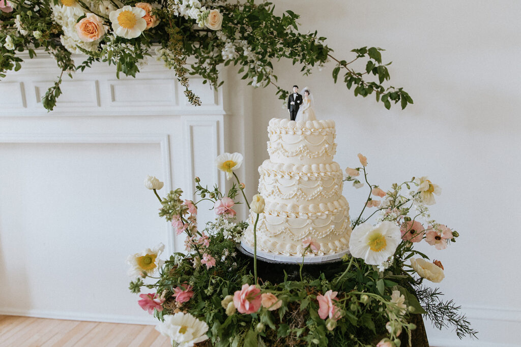 gorgeous wedding cake at the north dakota wedding