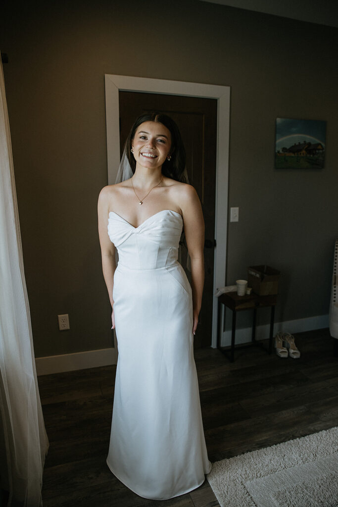 Stunning portrait of the bride before heading to her ceremony