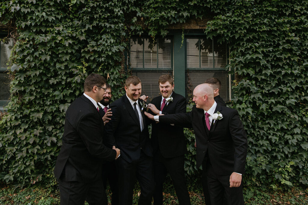 Feng picture of the groom and the groomsmen