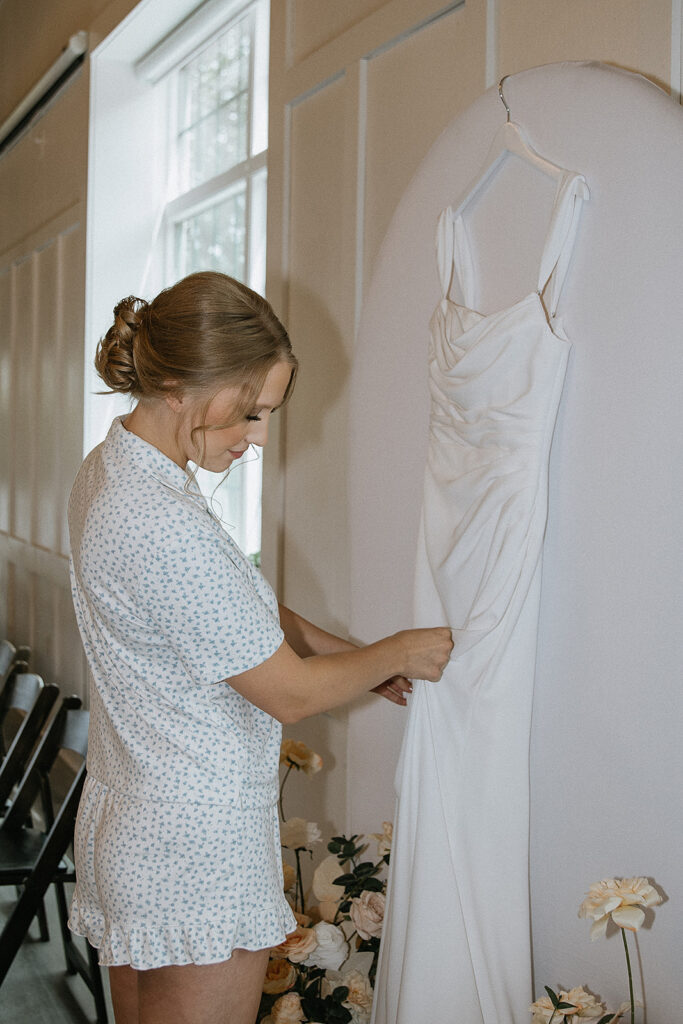 Kylie & Ian’s Romantic Modern Wedding at RiverHaven Events Center