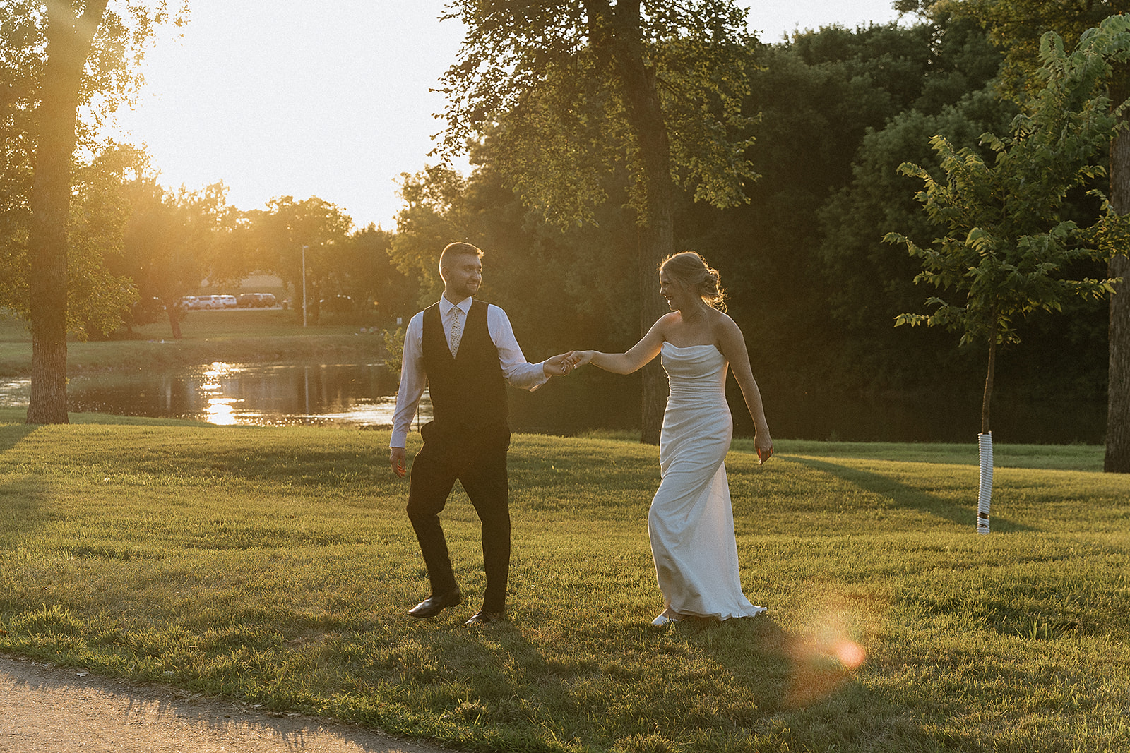 Kylie & Ian’s Romantic Modern Wedding at RiverHaven Events Center