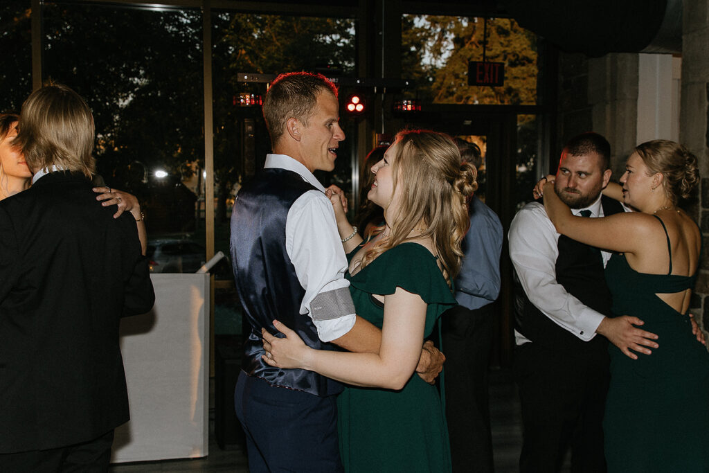 Kylie & Ian’s Romantic Modern Wedding at RiverHaven Events Center