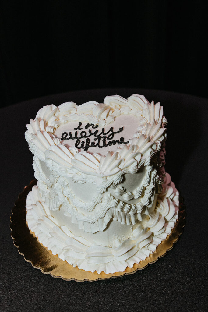 stunning wedding cake